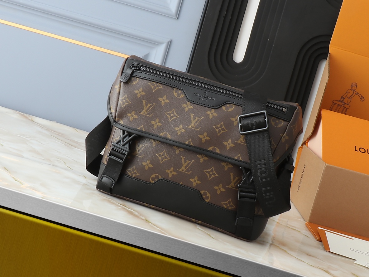 Louis Vuitton LV Classic Handbag Premium Canvas Model 42866 Zip Closure Daily Use Fashion Accessory